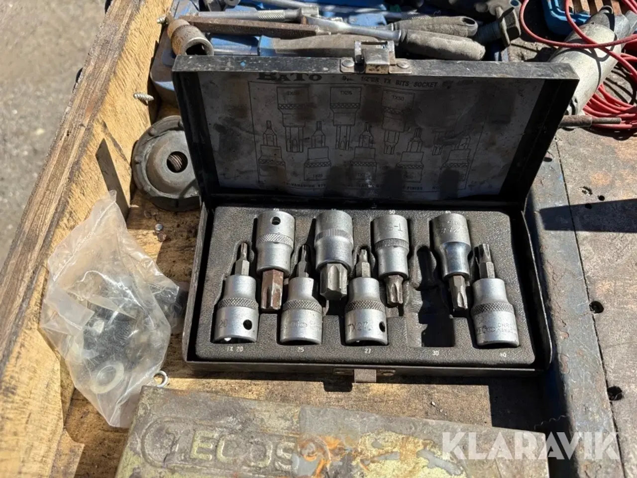 Billede 11 - Værkstedsvogn med indhold