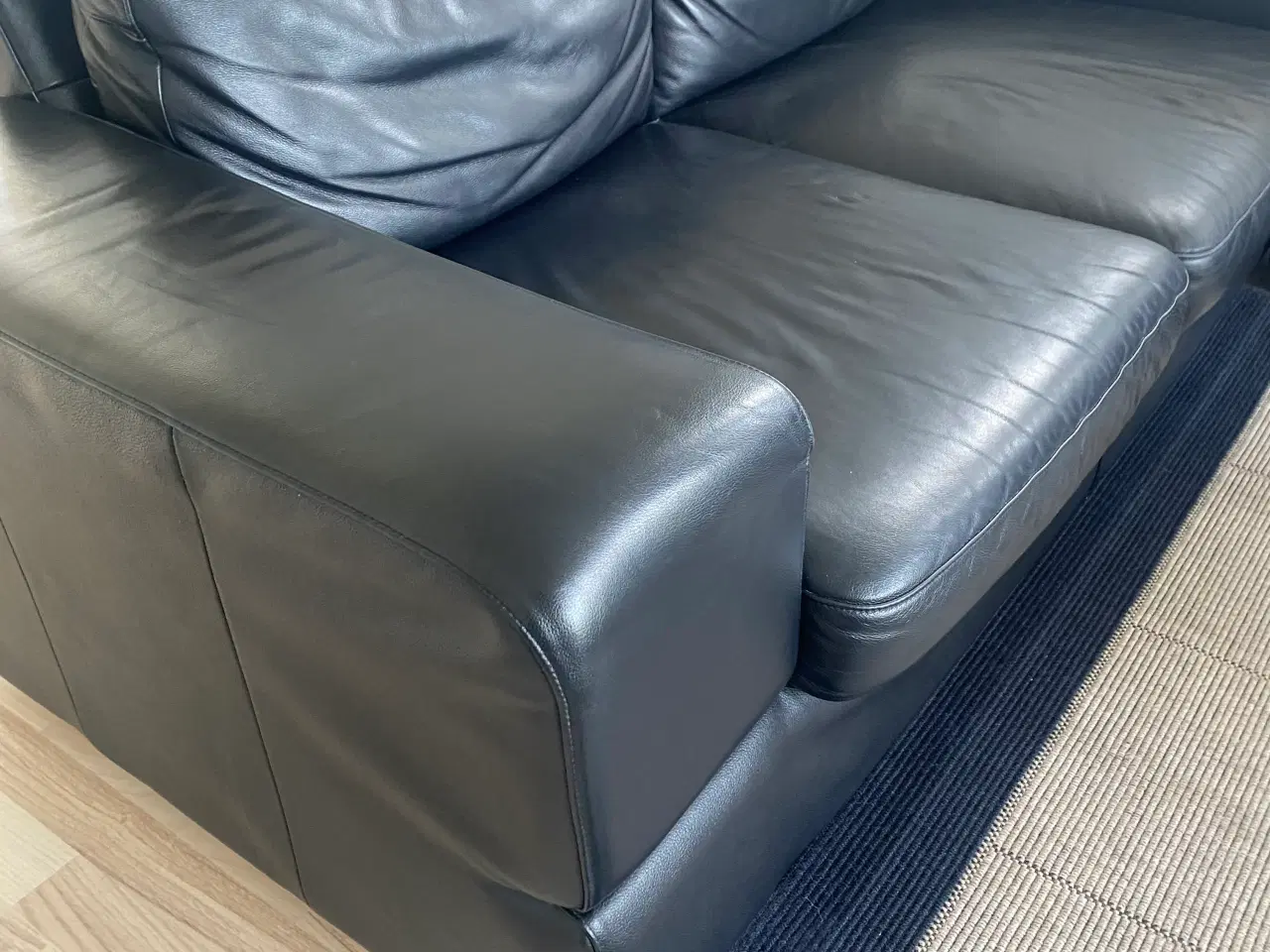 Billede 2 - Sofa i læder 3 og 2 personer 