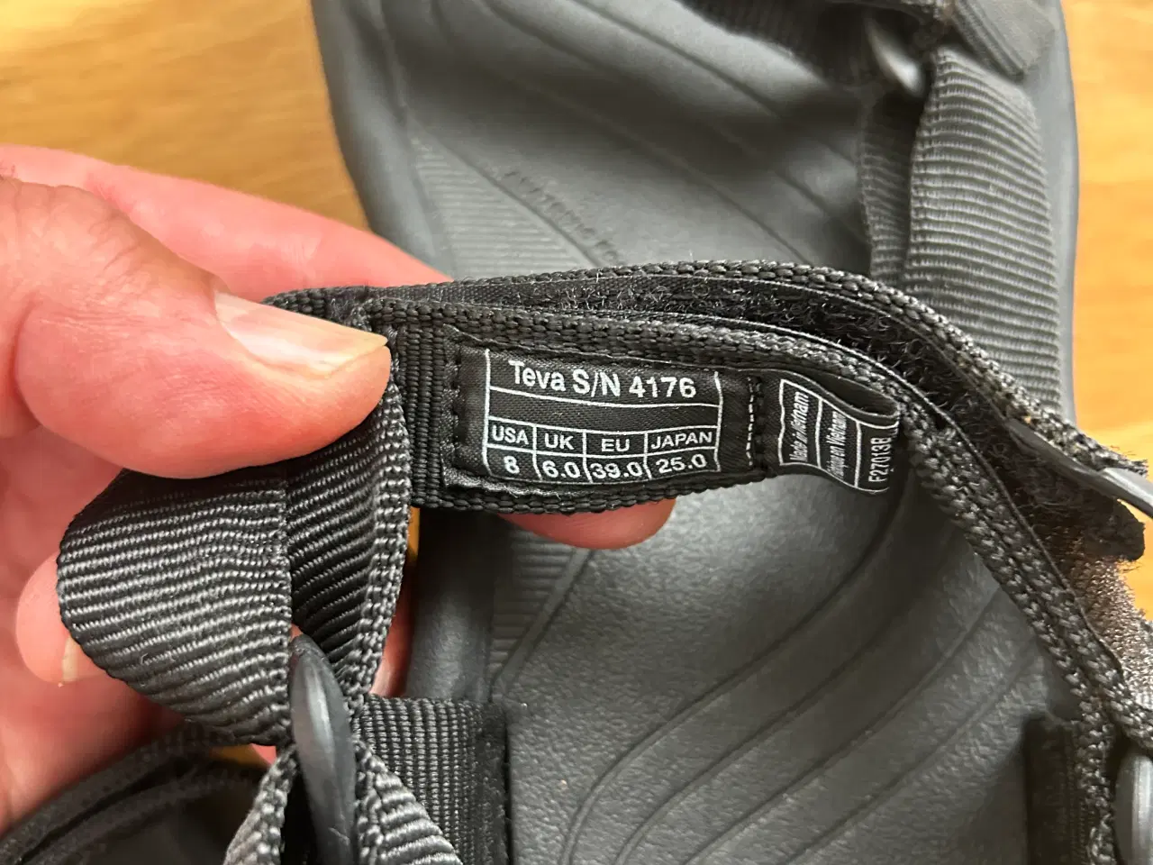 Billede 4 - Ny ubrugt Teva unisex sandaler str. 39