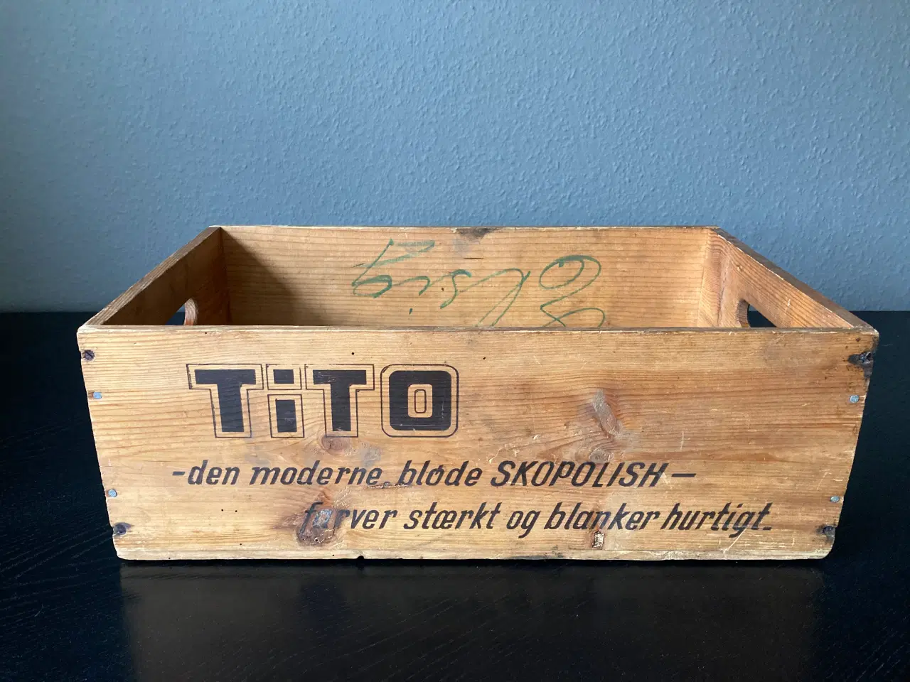 Billede 1 - Gammel trækasse med TIT og TITO skocreme tryk