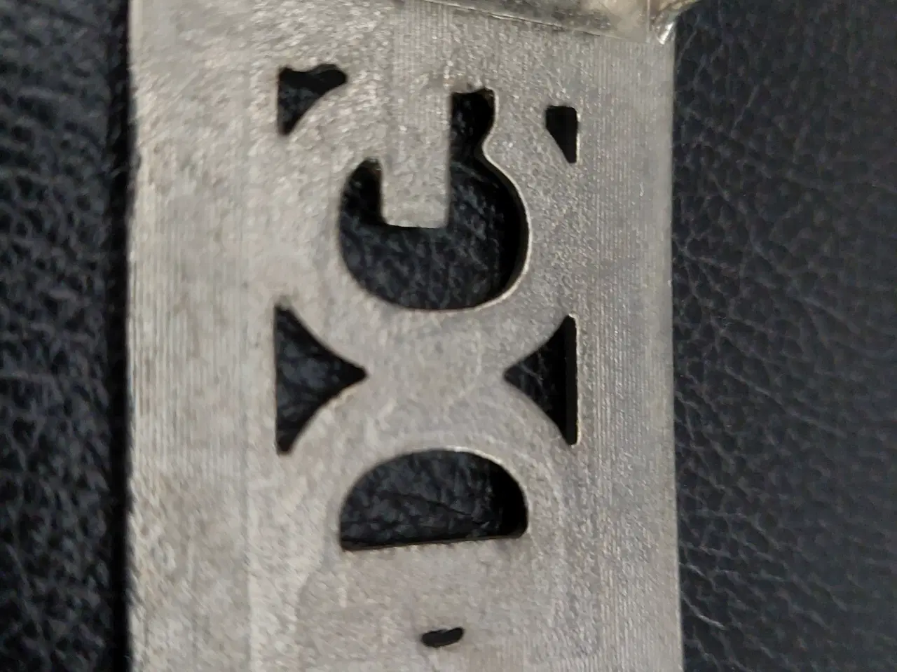 Billede 2 - Bæltespænder i sølvfarve metal