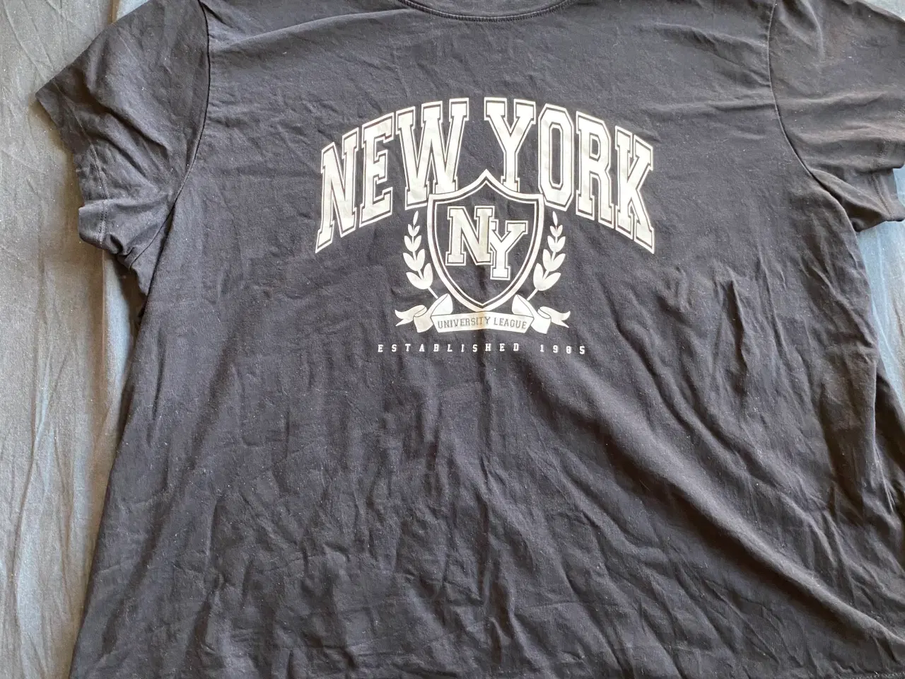 Billede 1 - T-shirt med skrift 