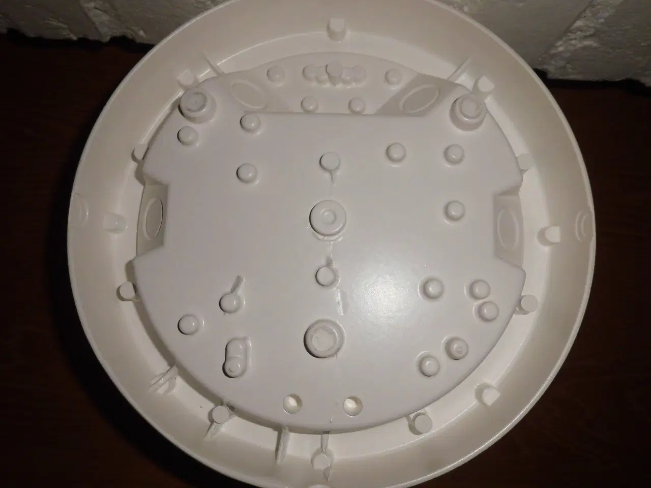 Billede 3 - Skotlampe udendørs E27, hvid med halvskærm ny