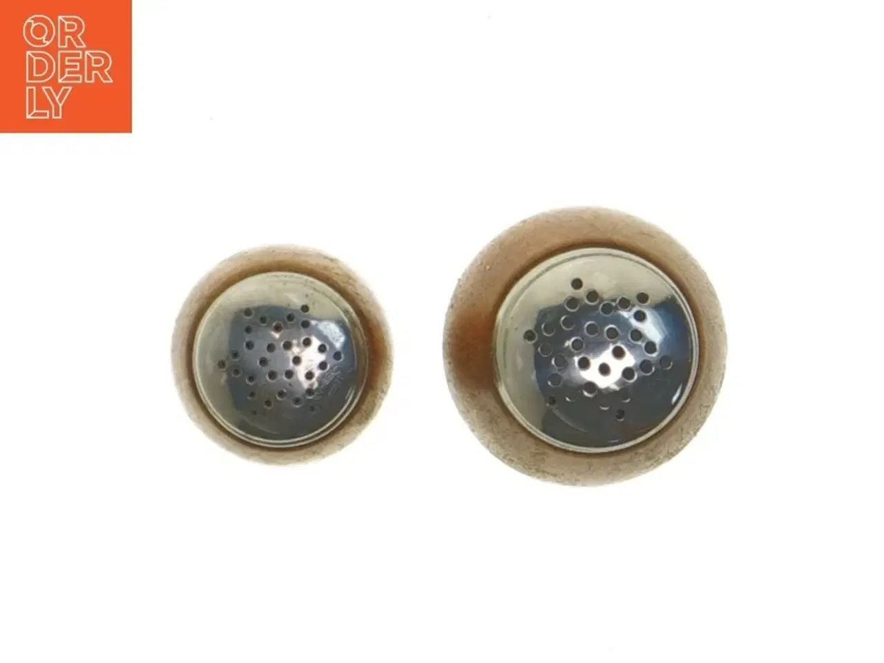 Billede 2 - Salt og pebersæt i træ og metal (str. 6,5 cm og. 5,5 cm)