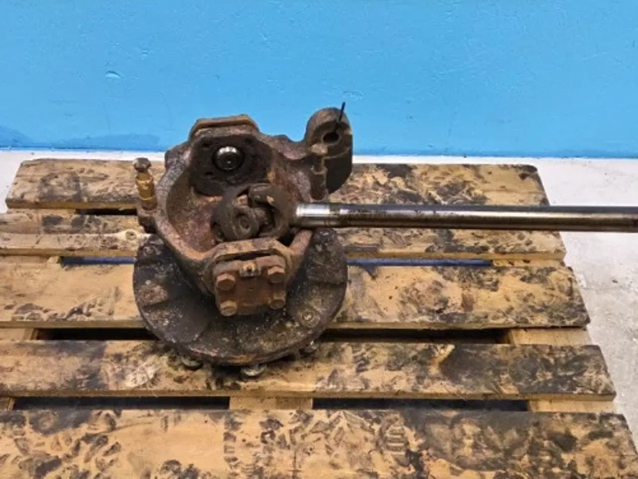 Billede 2 - New Holland LB115B Hjulnav R. 85825029