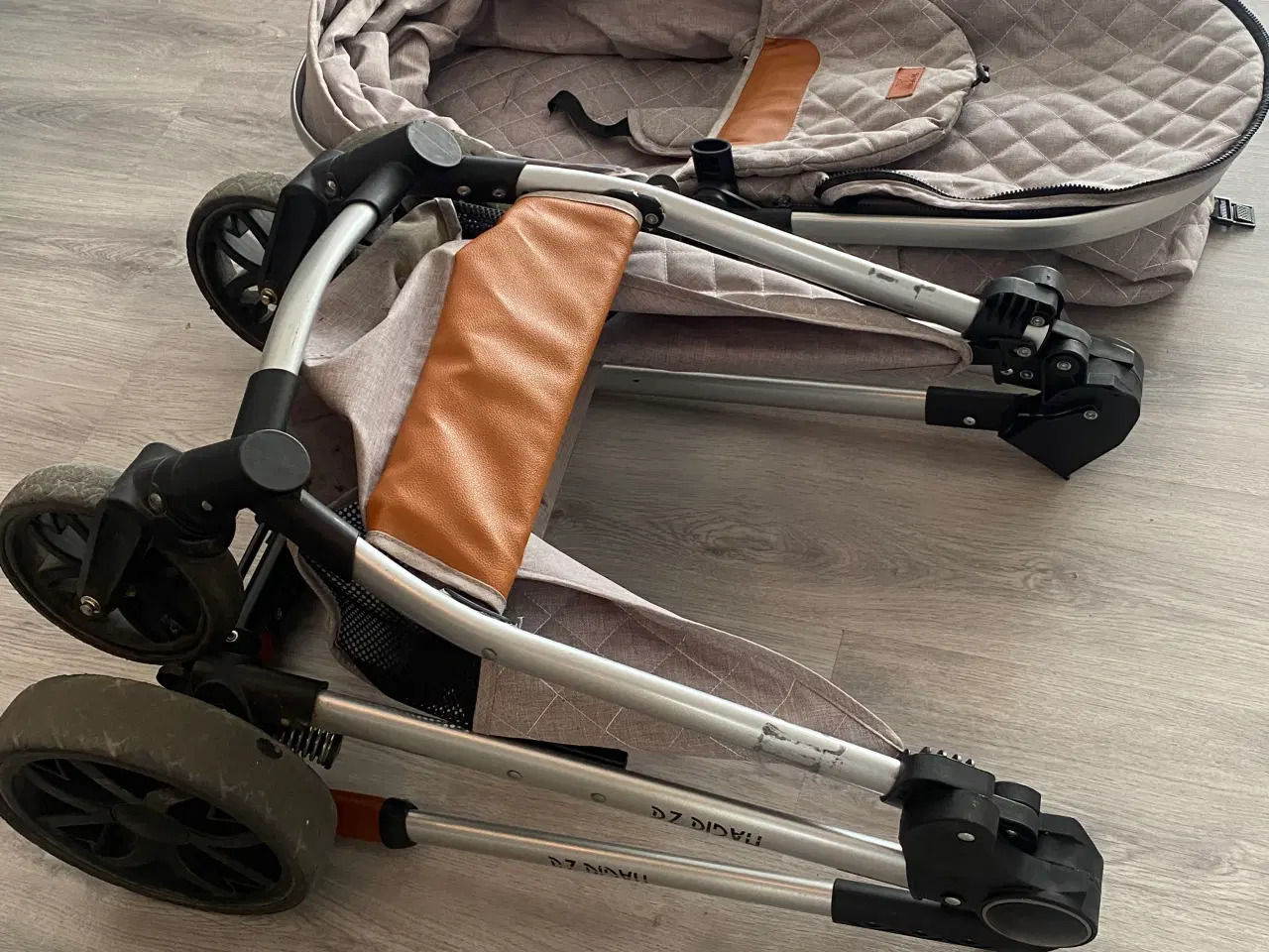 Billede 12 - Barnevogn med autostol 