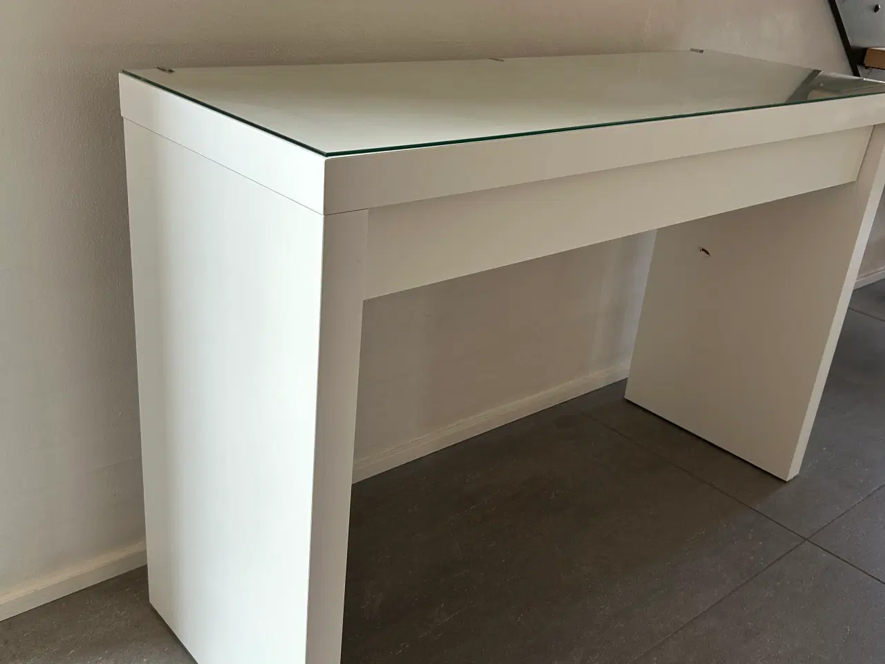 Billede 5 - Ikea Malm sminkebord med glasplade