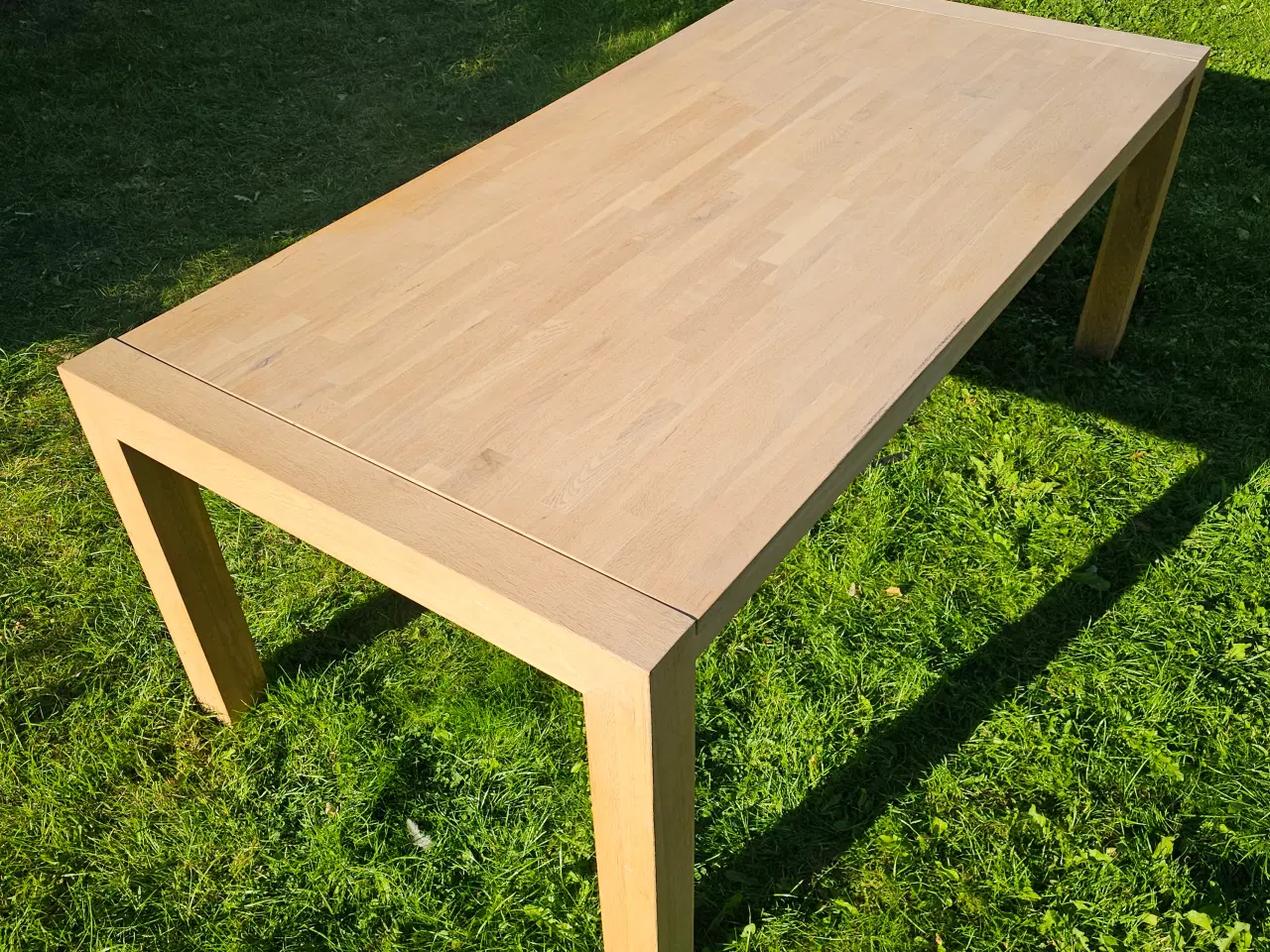 Billede 1 - Stort Spisebord af Egetræ – God Stand