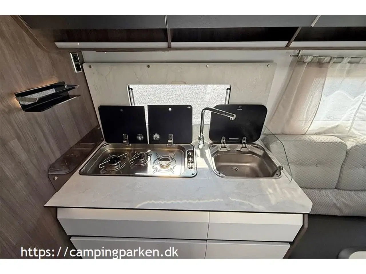 Billede 7 - 2022 - Benimar Amphitryon 967   Topmodel fra Benimar, vognen er udstyret som en luksuscamper, vandbåren varme, automatgear, lækkert design