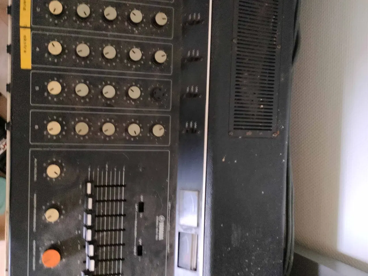 Billede 2 - matcherput og to højttalere