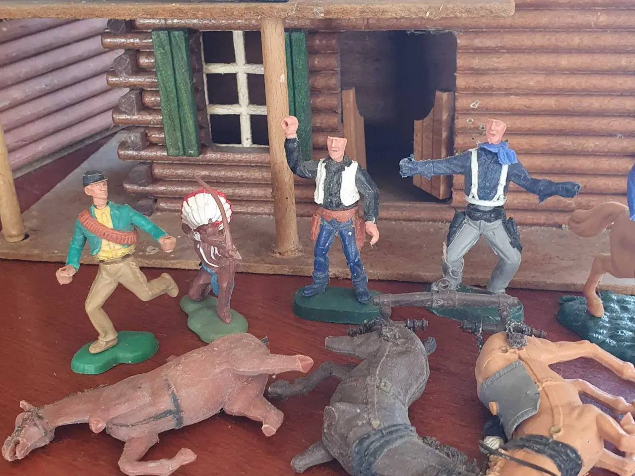 Billede 2 - Vintage westernstil  town hall + figur