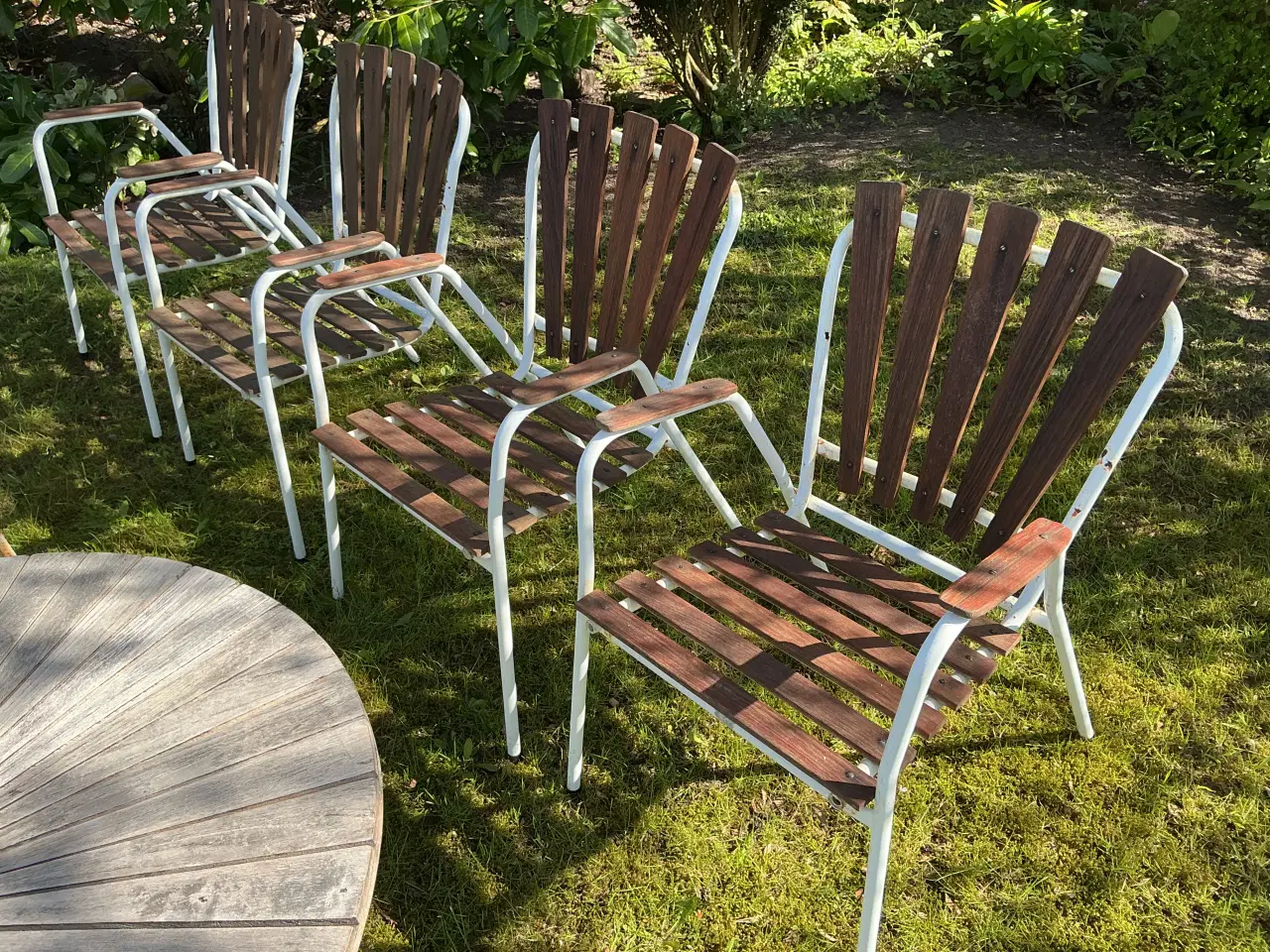 Billede 4 - Marguerit haveborde 2 stk og 4 stole alt er gammel