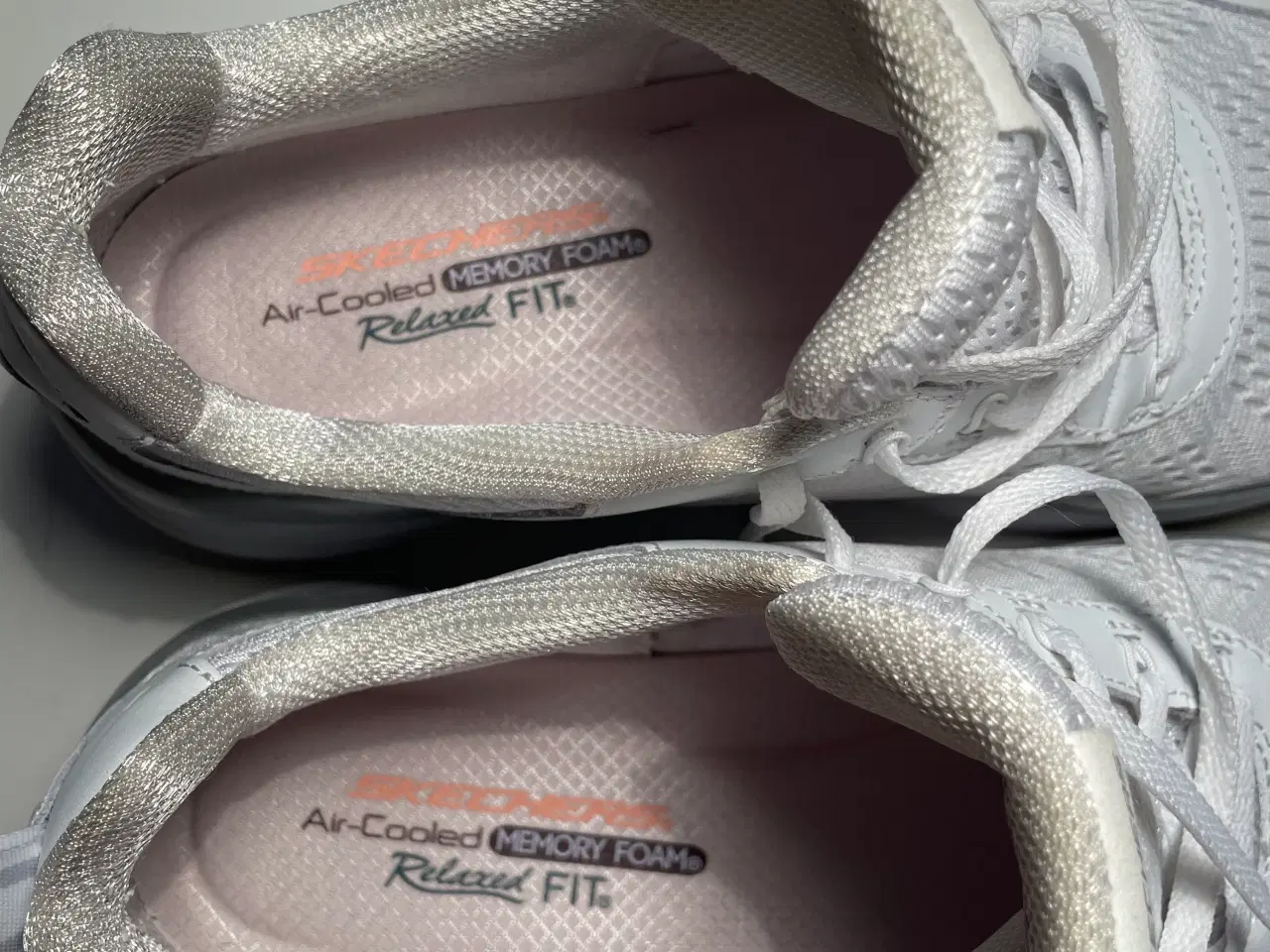 Billede 4 - Sketchers, str. 39, D’Lux Walker, Air-Cooled. 