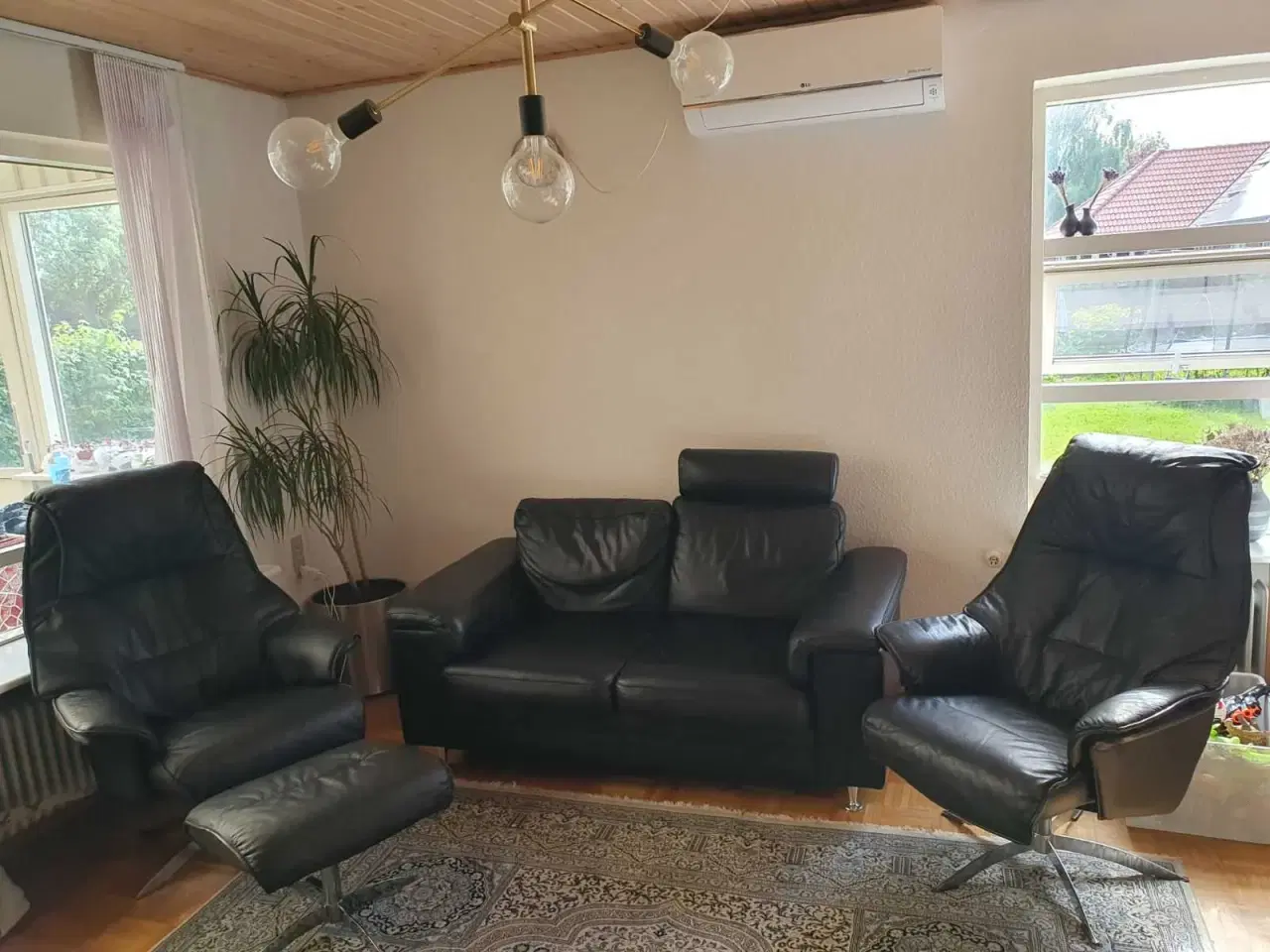 Billede 1 - Hjort Knudsen sofa- og lænestolesæt i sort læder