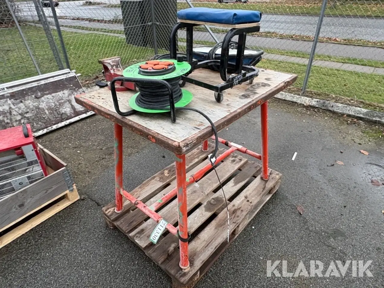 Billede 2 - Bord med skruestik