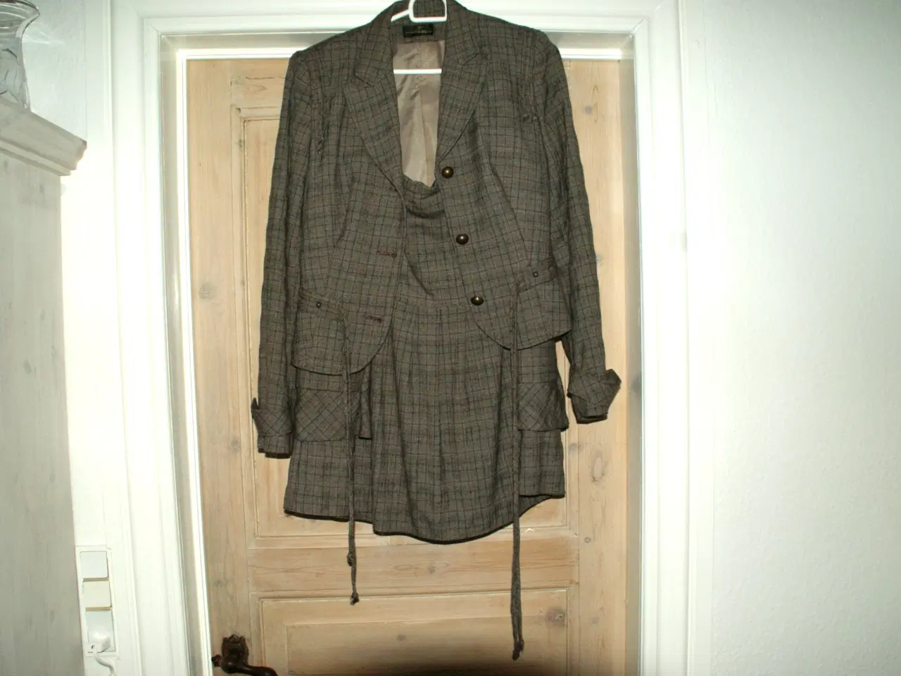 Billede 5 - Vintage blazer samt nederdel str. 36-38