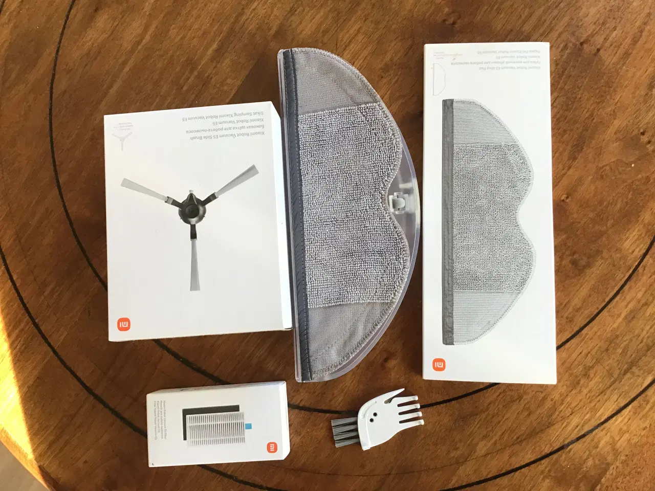 Billede 1 - Robotstøvsuger med en del extraudstyr