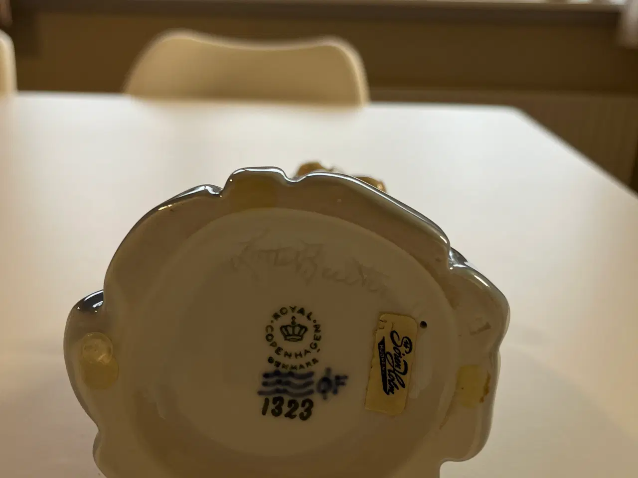 Billede 5 - Bornholmerpige stående figur