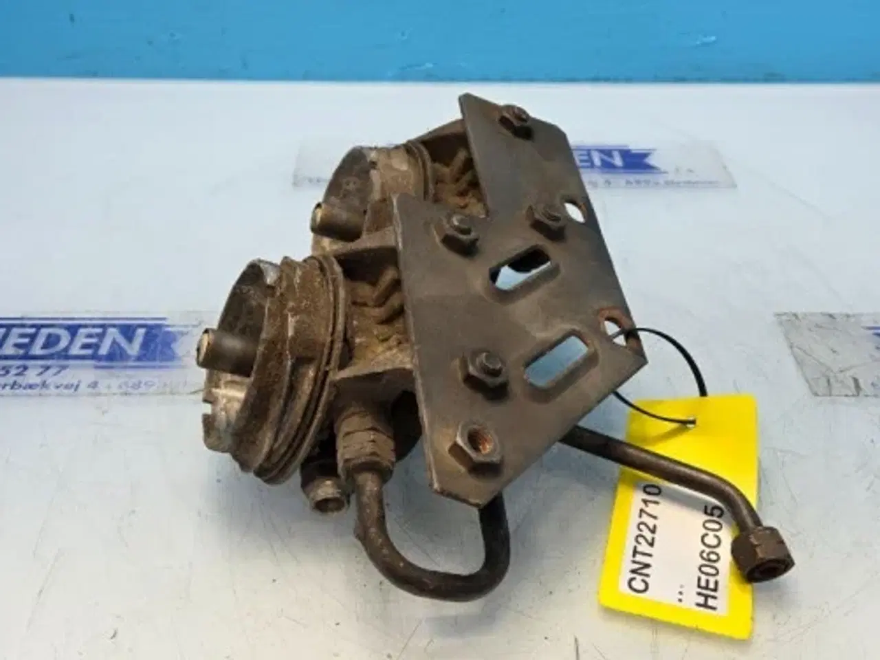 Billede 3 - John Deere 6068   Brændstoffilterhus  RE508847