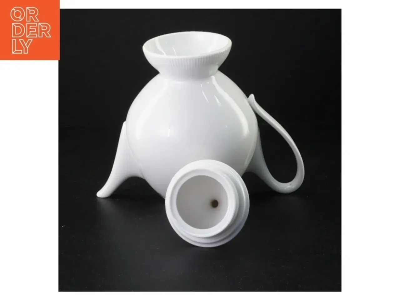 Billede 2 - Porcelæn tekande med blomstermotiv fra Benedikte (str. 26 x 14 cm)