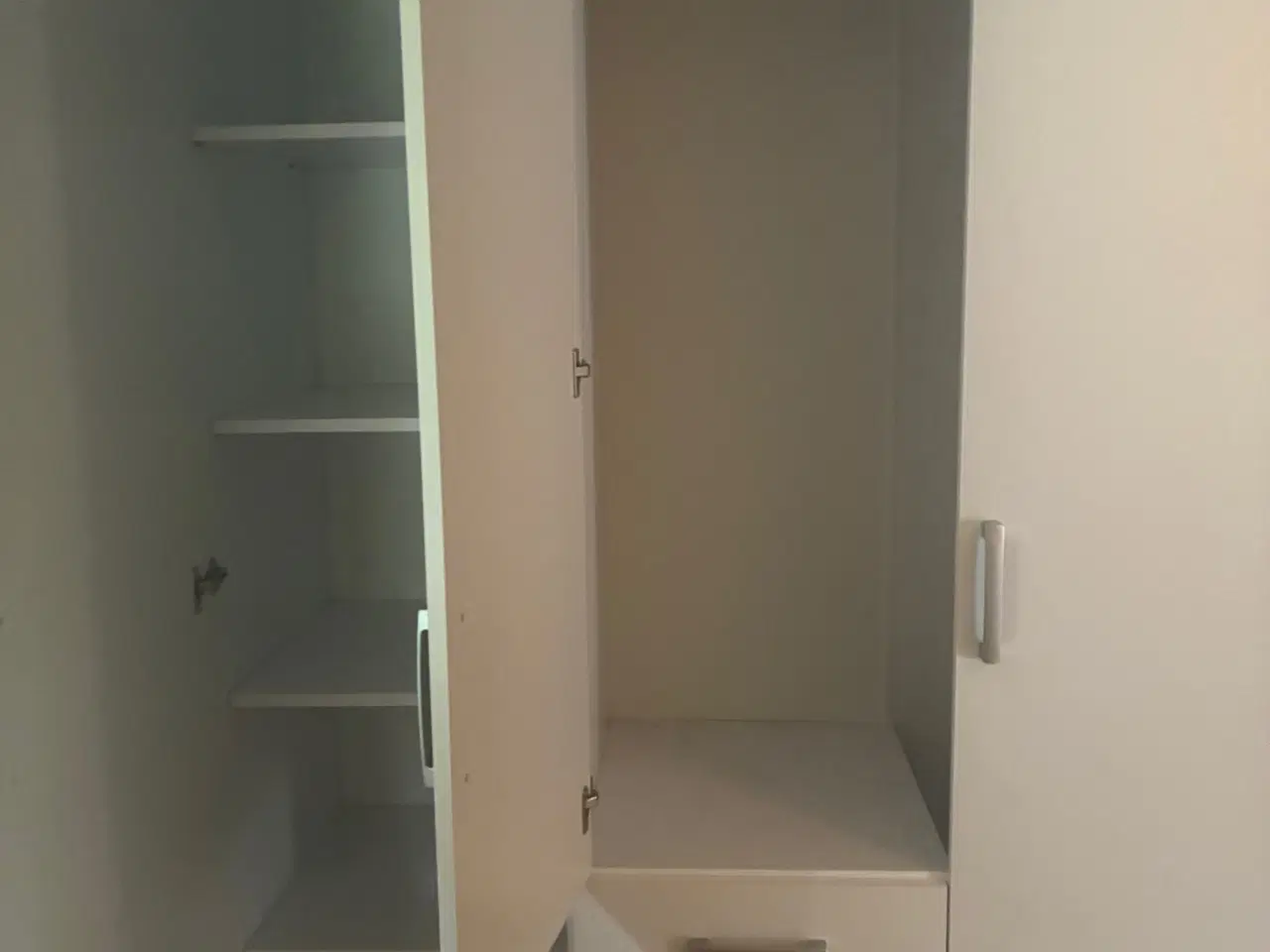 Billede 2 - Garderobeskab VELLERUP 151x200 kombi hvid