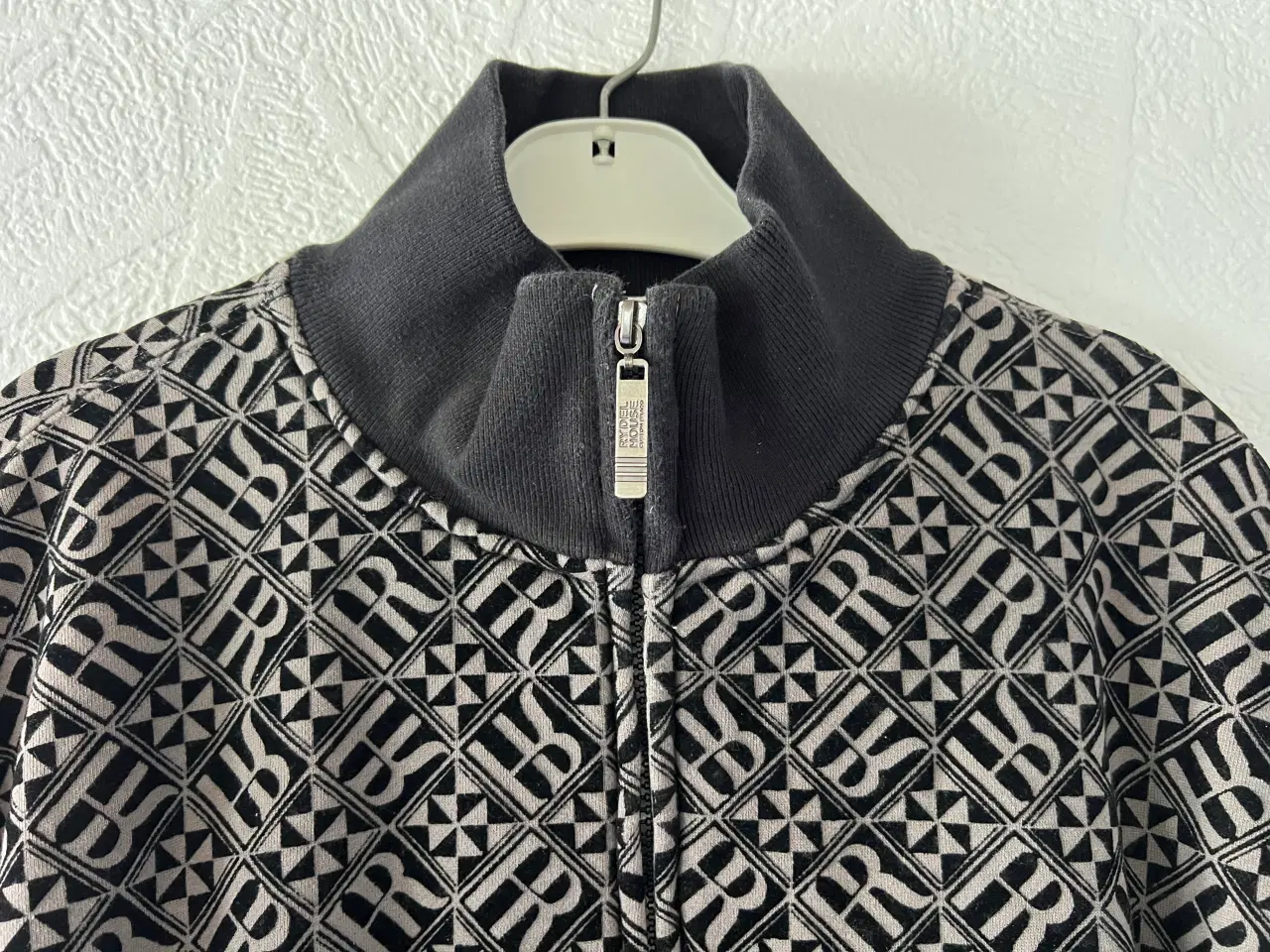 Billede 5 - Rydel House Royalty Sweatshirt m/Lynlås. (Str. L)