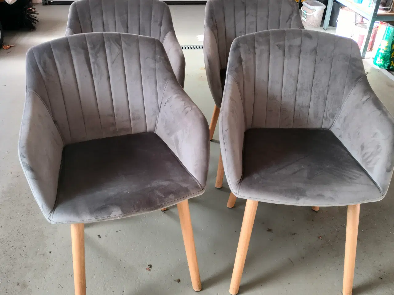 Billede 3 - spisebord med 4 stole fra jysk
