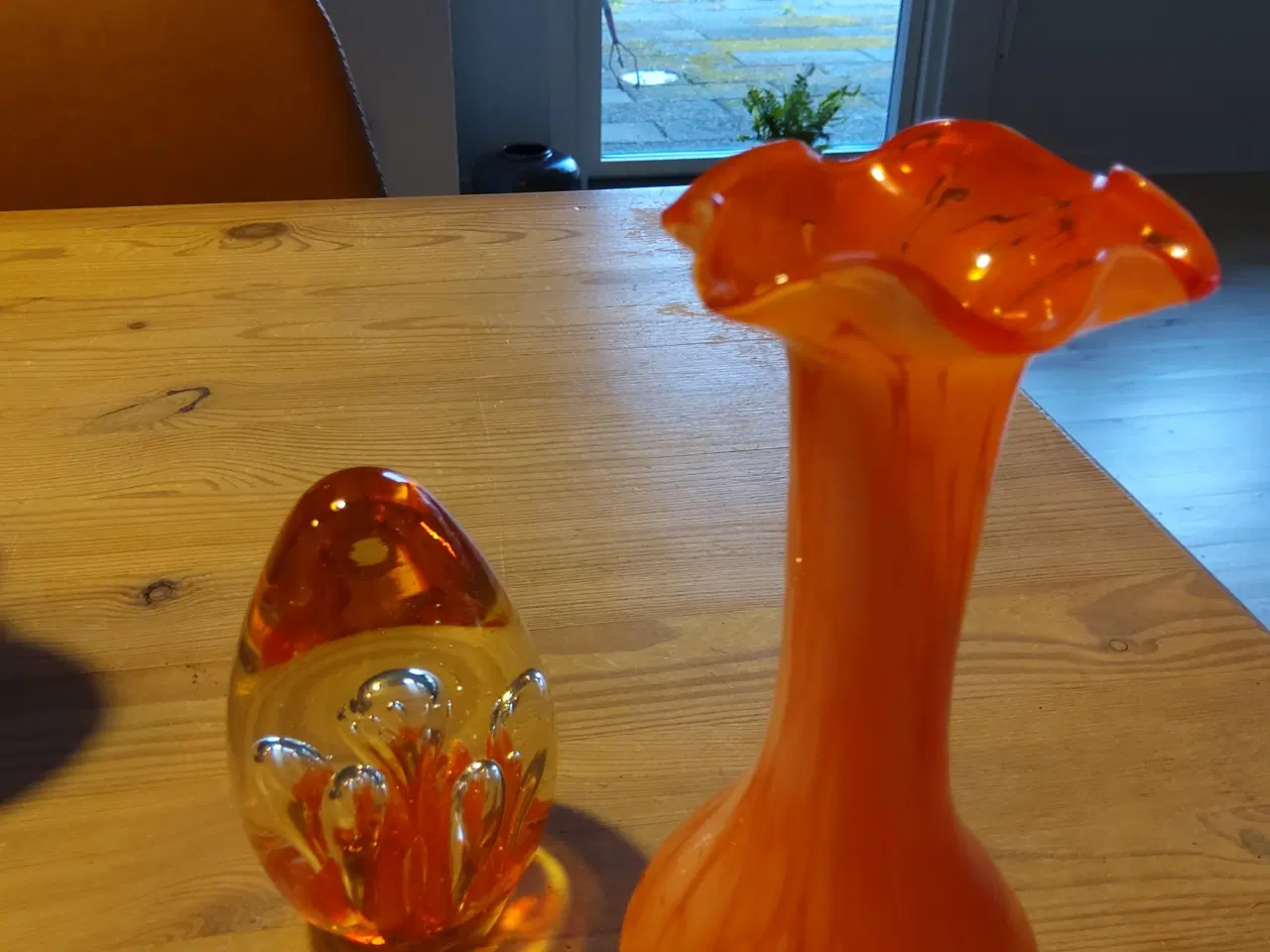 Billede 3 - Brevpresser og vase I glas 