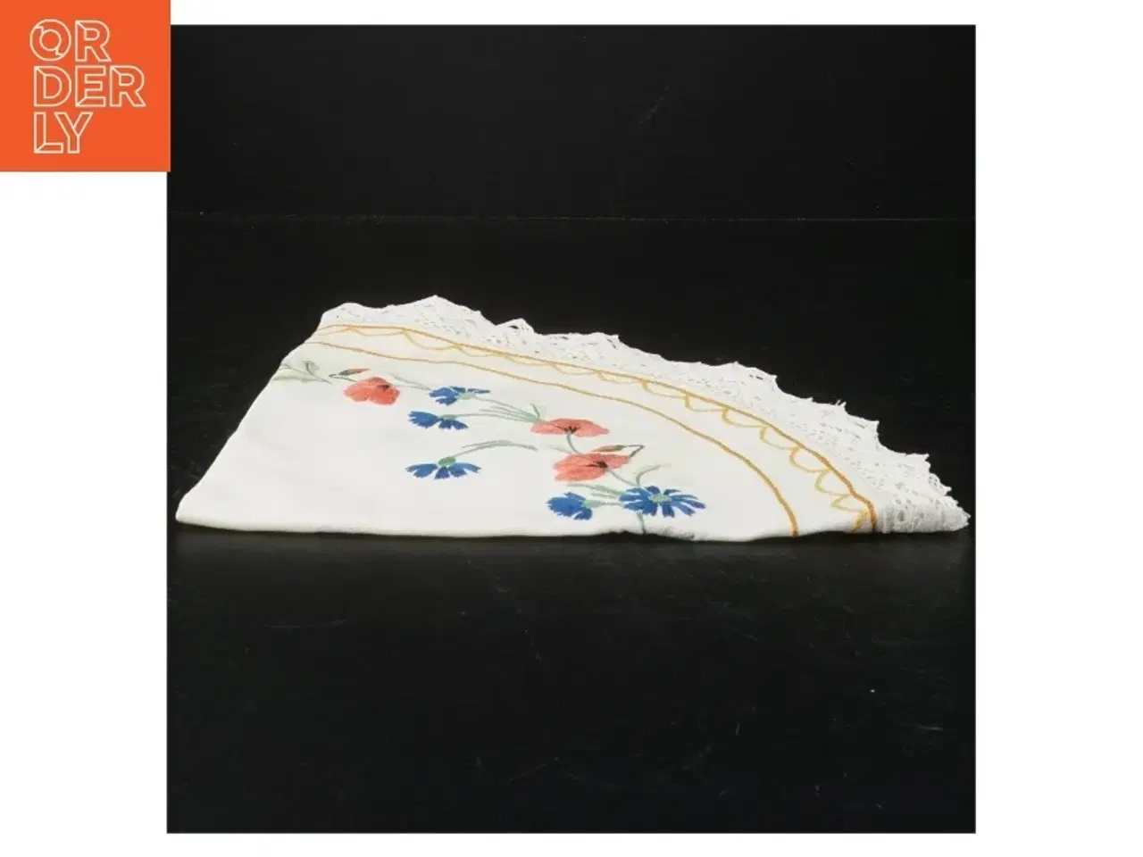 Billede 4 - Broderet borddug med blomster (str. Ø. 48 cm)
