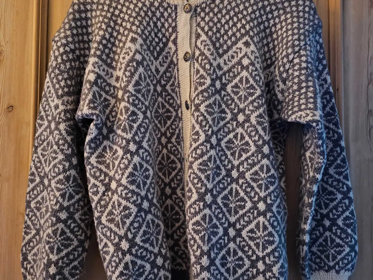 Billede 1 - Hjemmestrikket striktrøje i uld og bomuldsblanding