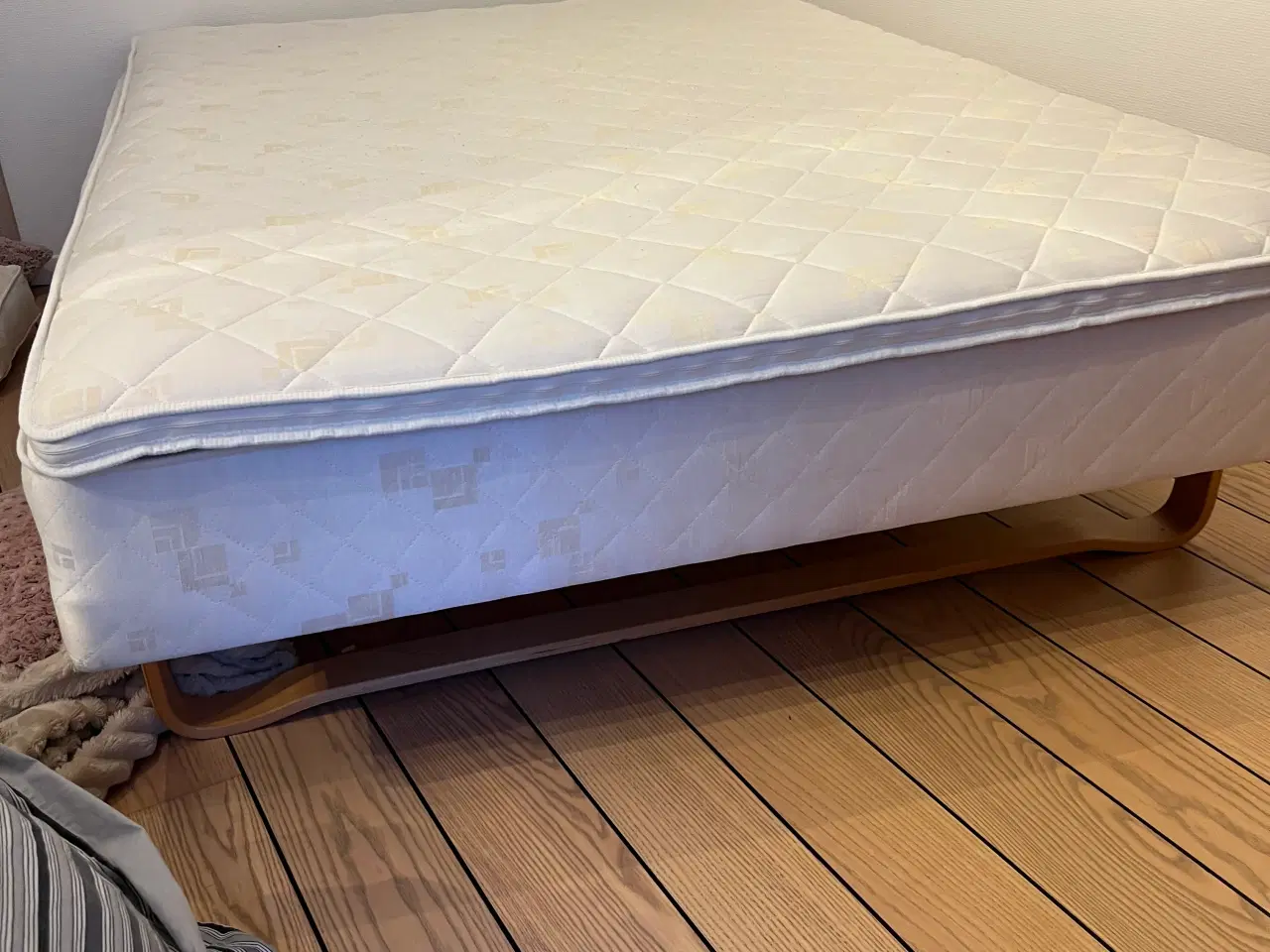 Billede 2 - Lækker boxmadras inkl. topmadras
