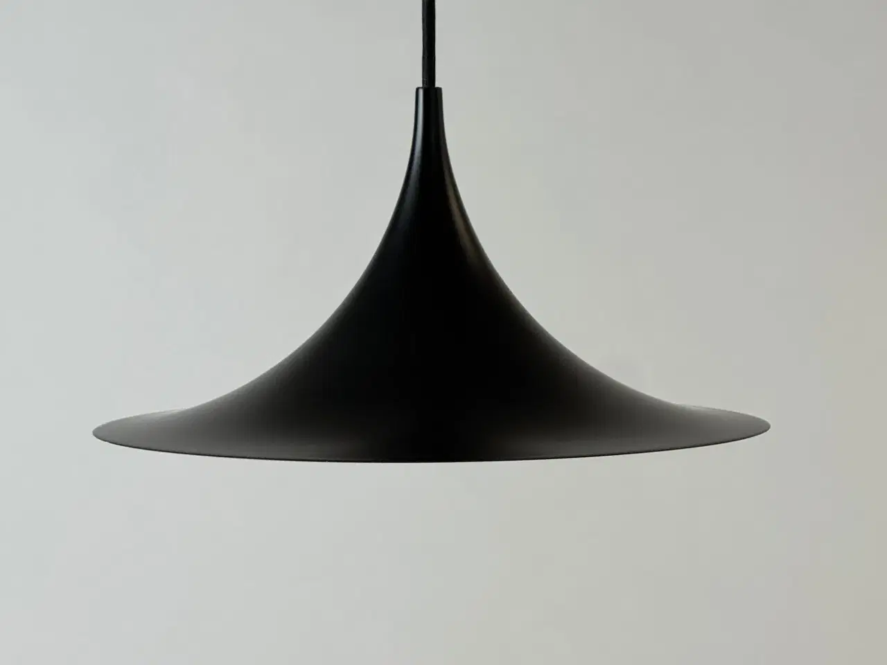 Billede 3 - Gubi Semi Pendel – Sort Ø30 cm