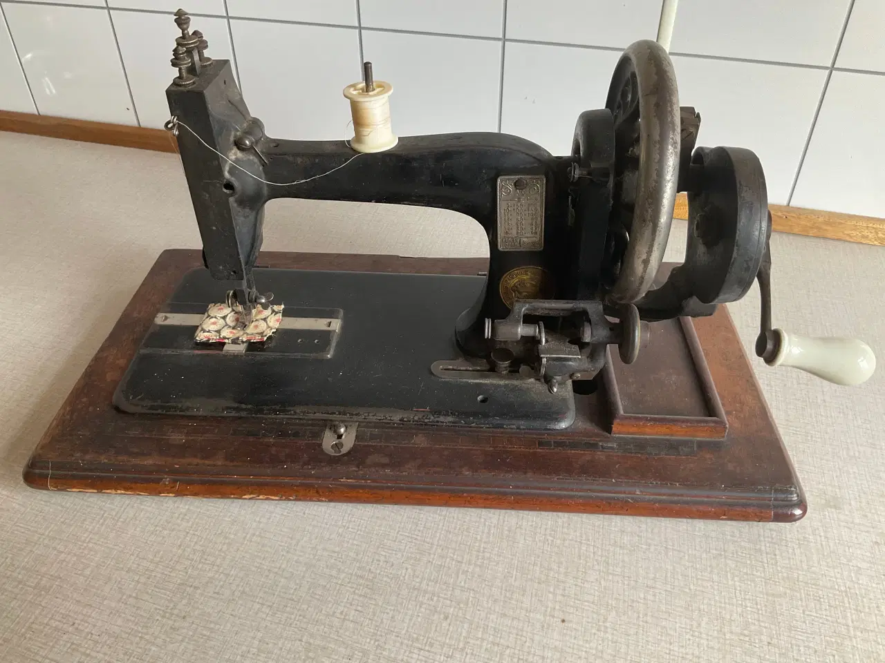 Billede 1 - Gammel symaskine 