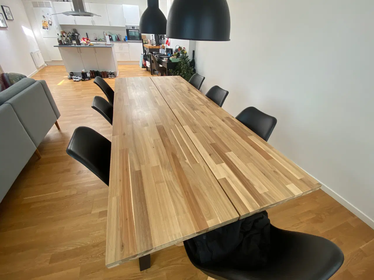Billede 2 - Flot spisebord med bordplade i massivt træ