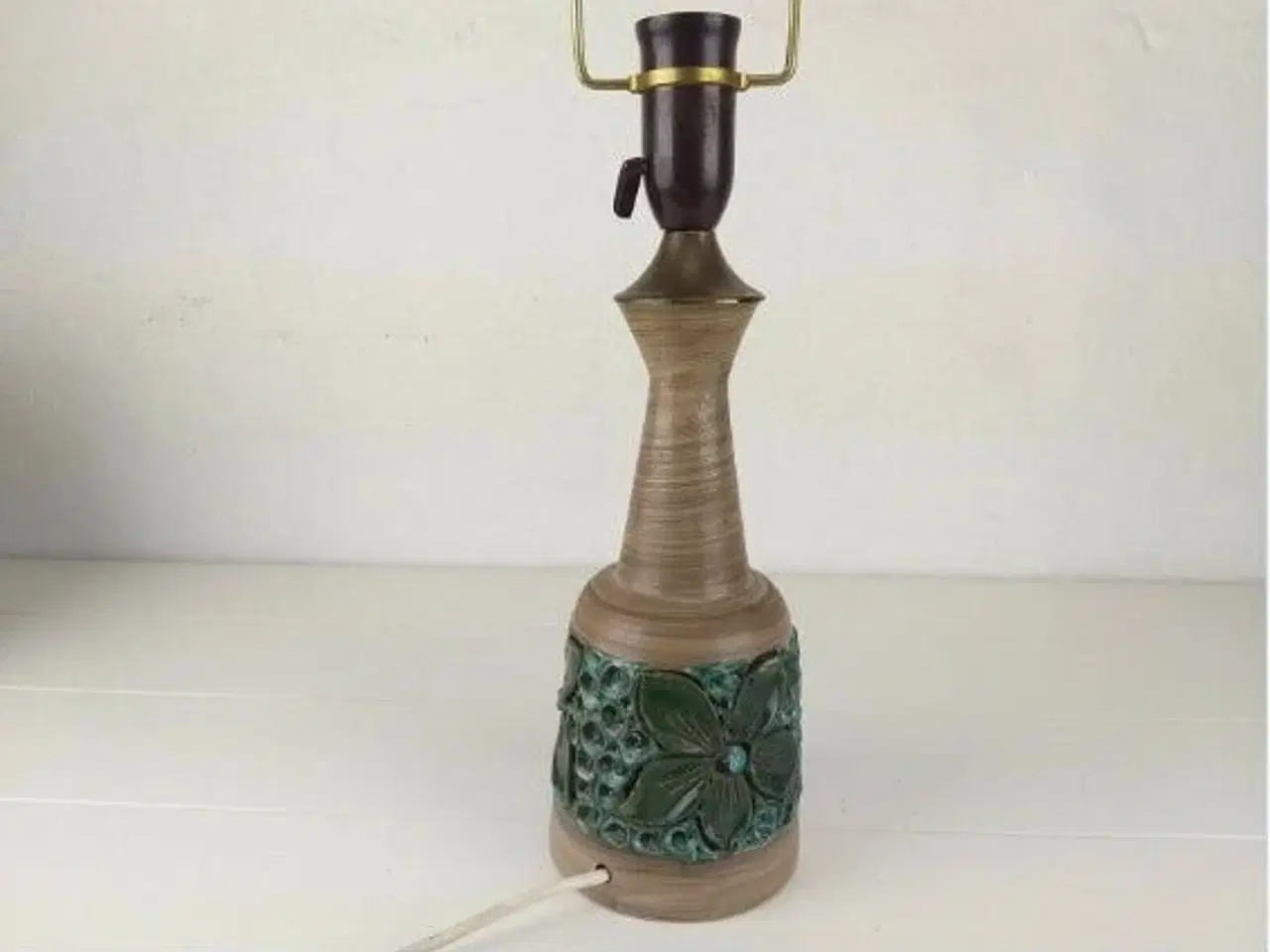 Billede 1 - Retor bordlampe med motiv af grønne blomster