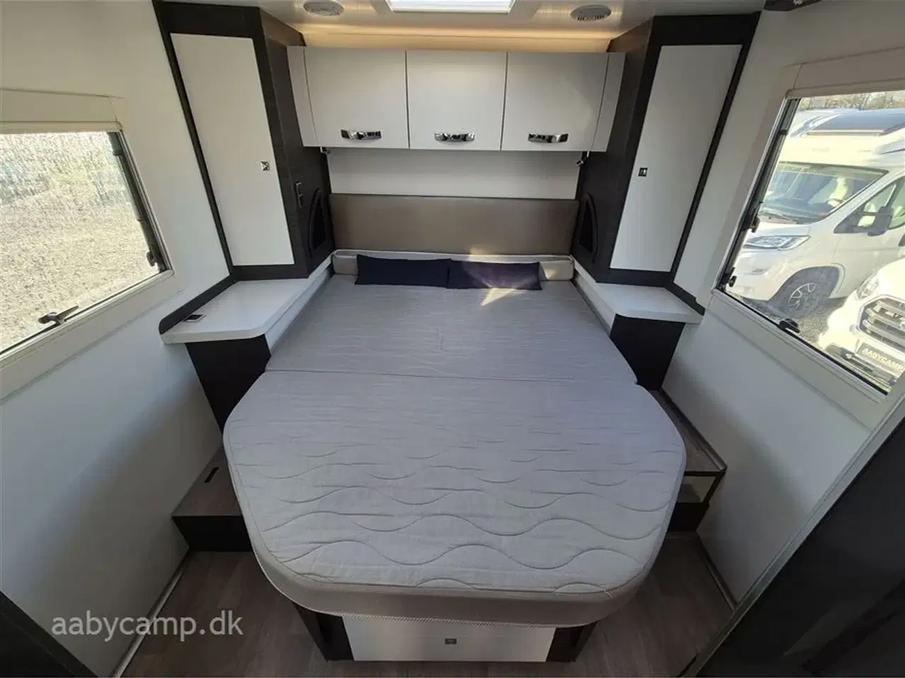 Billede 13 - 2020 - Benimar Mileo 296   markise. cykelstativ. batteri. solcelle. queensbed. 5 selepladser. Bemærk sælges Kun Til CVR!!