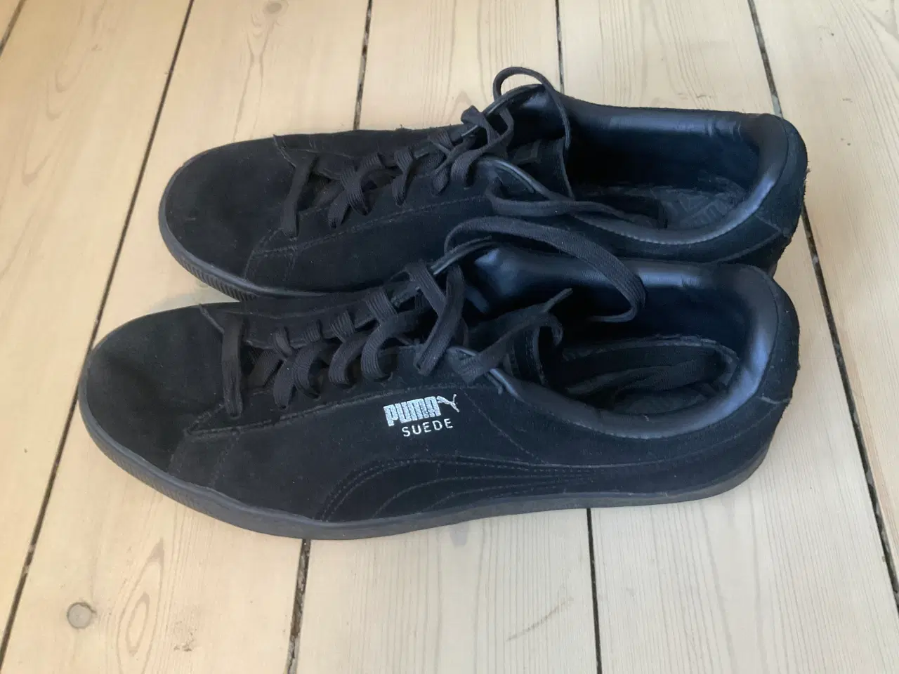 Billede 4 - Sorte Puma Suede sneakers