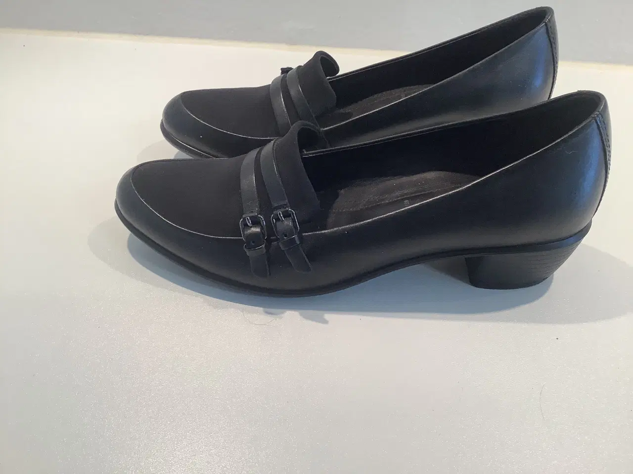 Billede 1 - Superflot og anvendelig sort Ecco sko