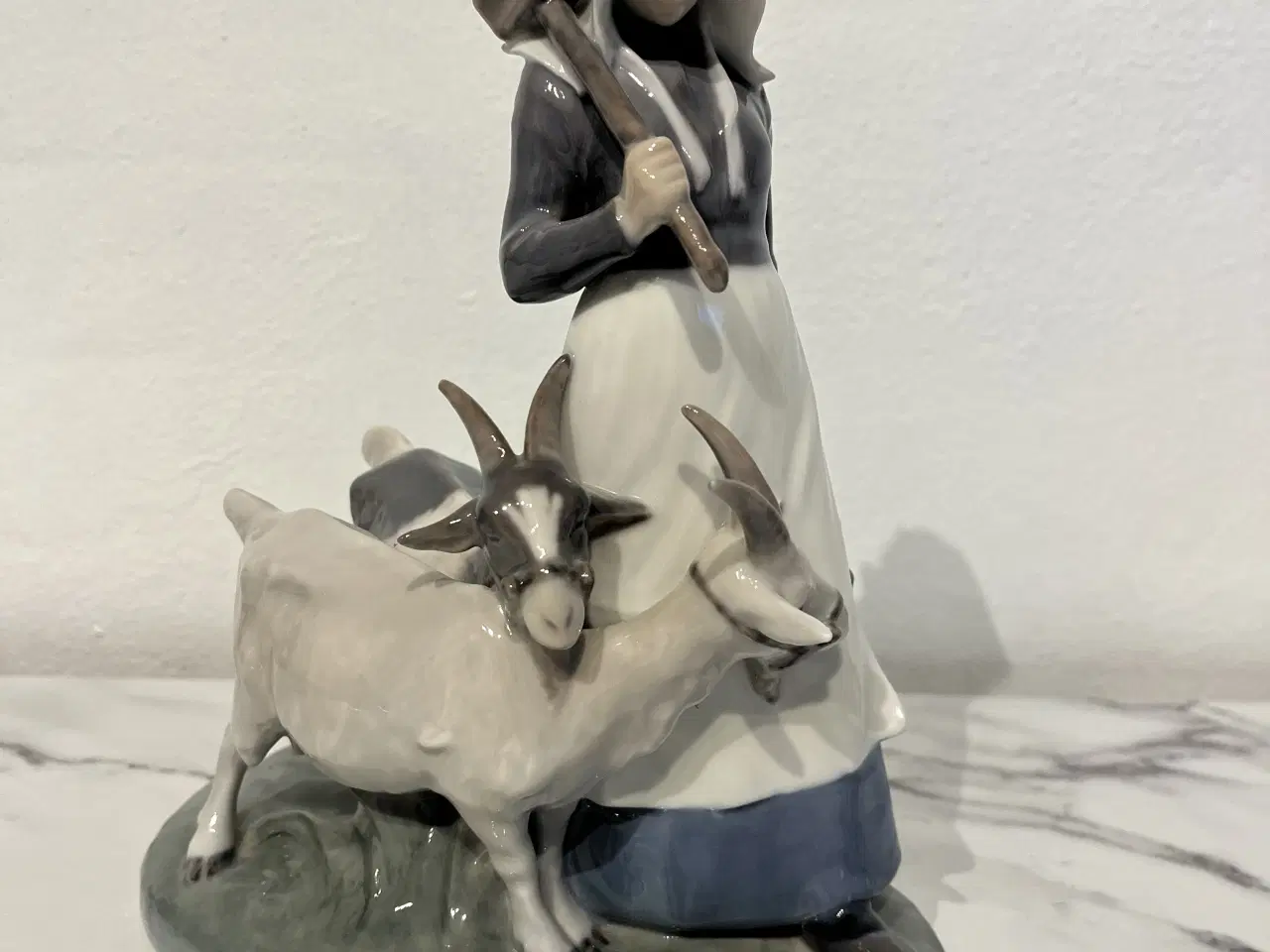 Billede 1 - Pige med geder Royal copenhagen