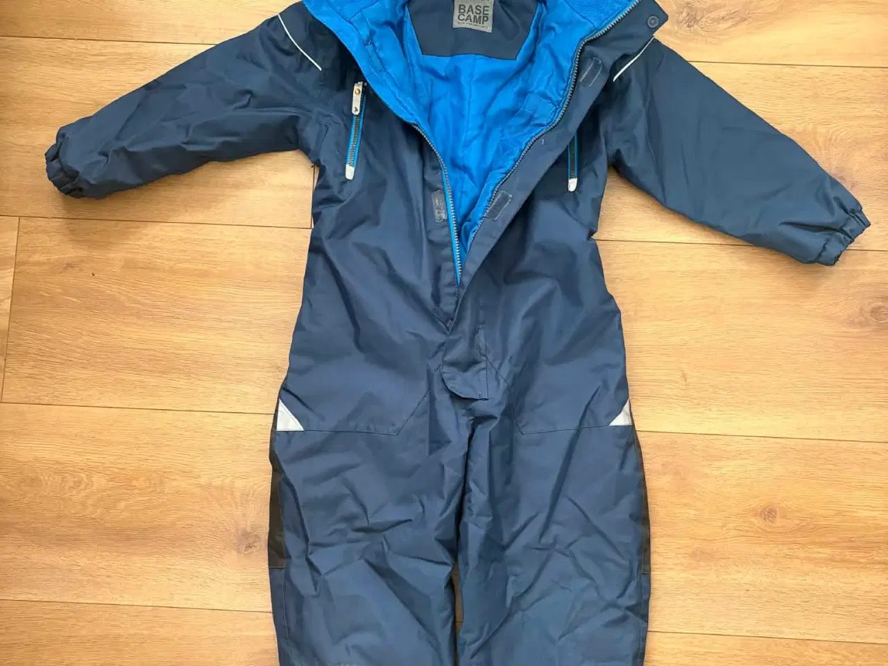 Billede 2 - Flot flyverdragt fra Base Camp