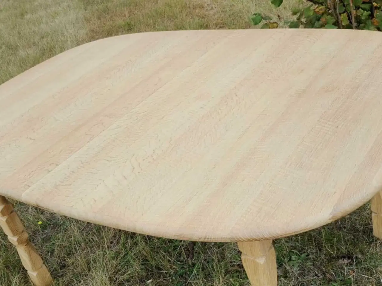 Billede 2 - Rundt massiv egetræsbord