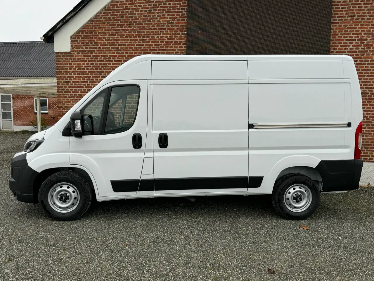 Billede 3 - Opel Movano XE Van Van Movano XE Van 35 L2H2 BHDi 140 A8 2.2 BlueHDi 140 Aut L2H2 Aut Automatisk