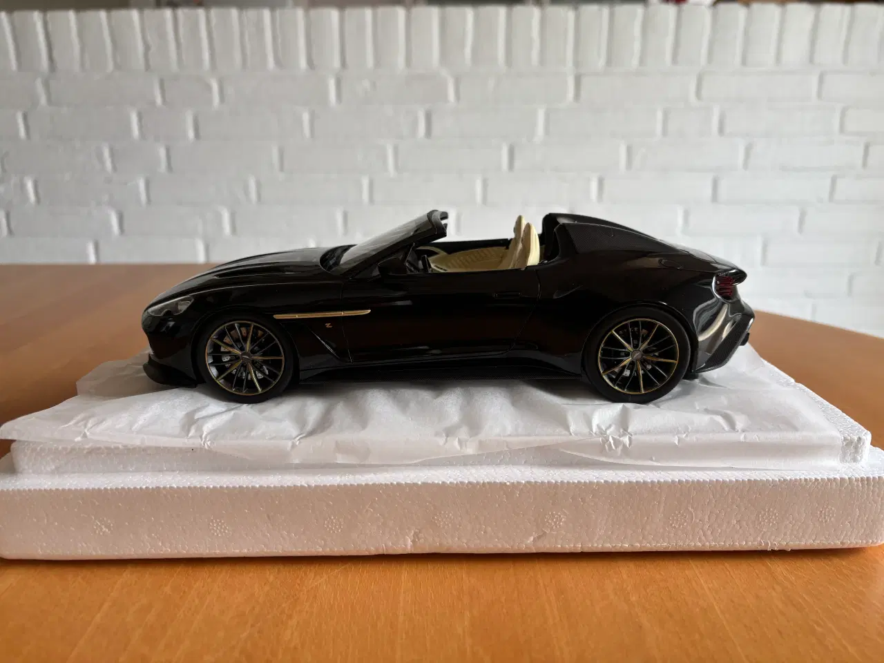 Billede 2 - Aston Martin Vanquish Zagato 1:18