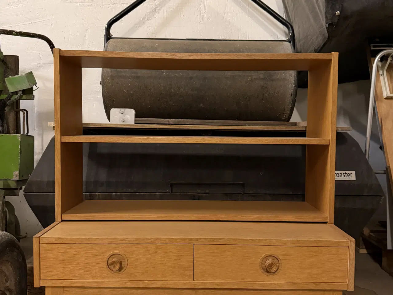 Billede 1 - 2 delt egetræs kommode 