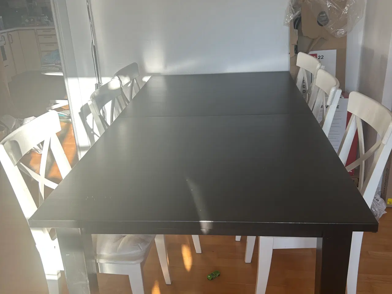Billede 1 - Spisebord med 6 stole - Gratis 
