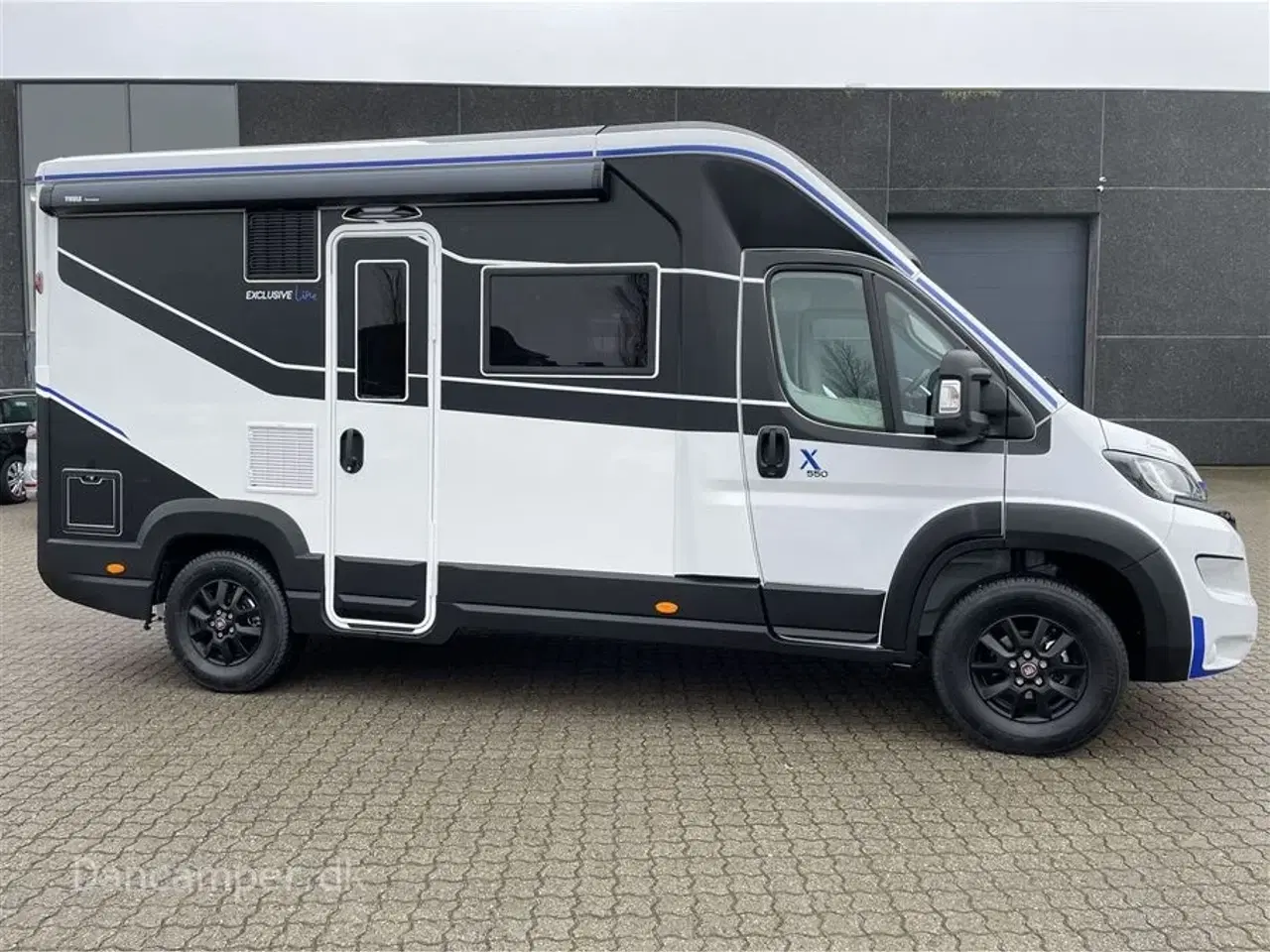 Billede 2 - 2024 - Chausson X550   Smal, kort og rummelig! Top moderne og nytænkt autocamper. Med stor Lounge og siddegruppe, sænkeseng,