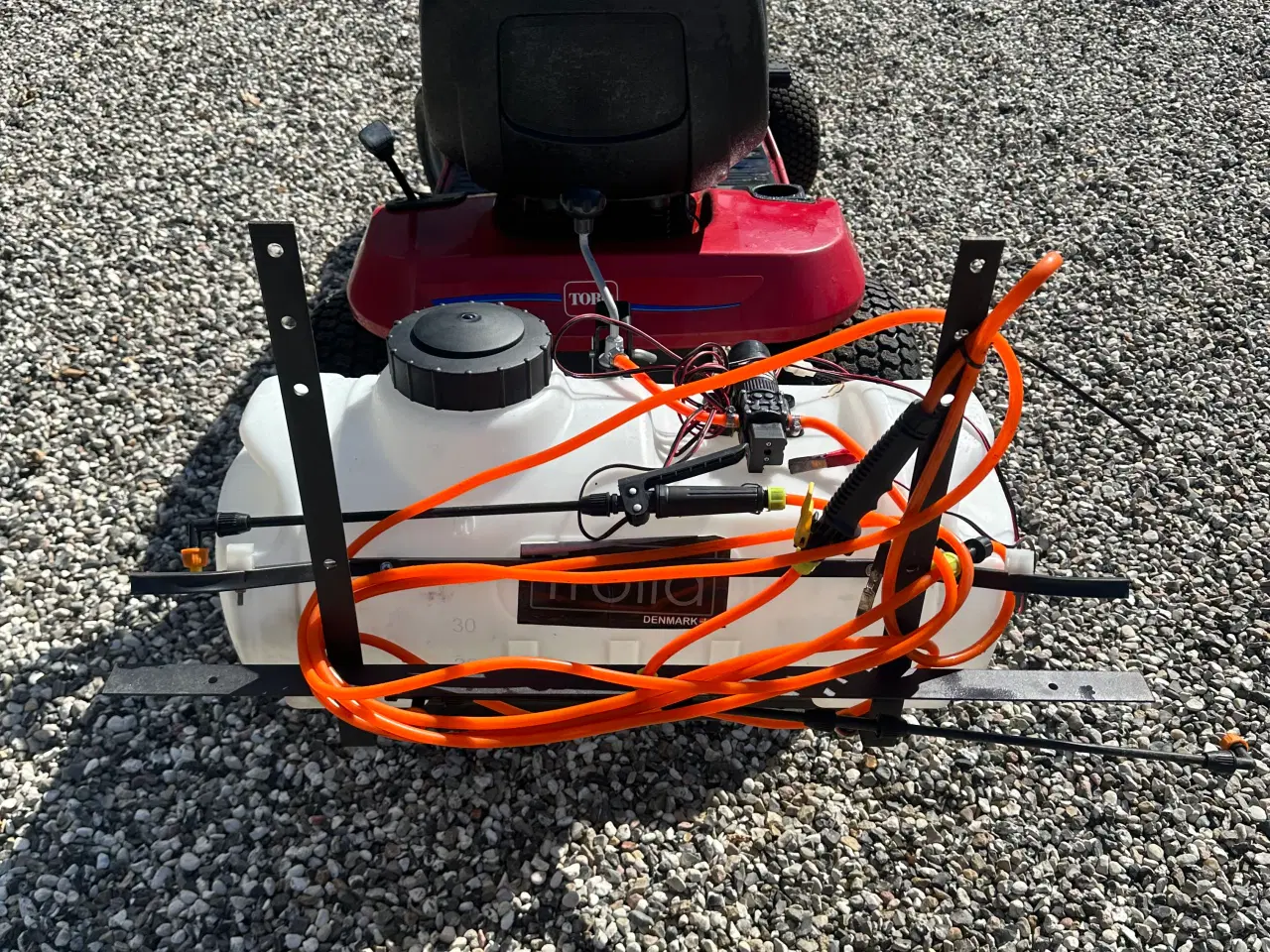 Billede 9 - Toro Havetraktor med sprøjte og Rive