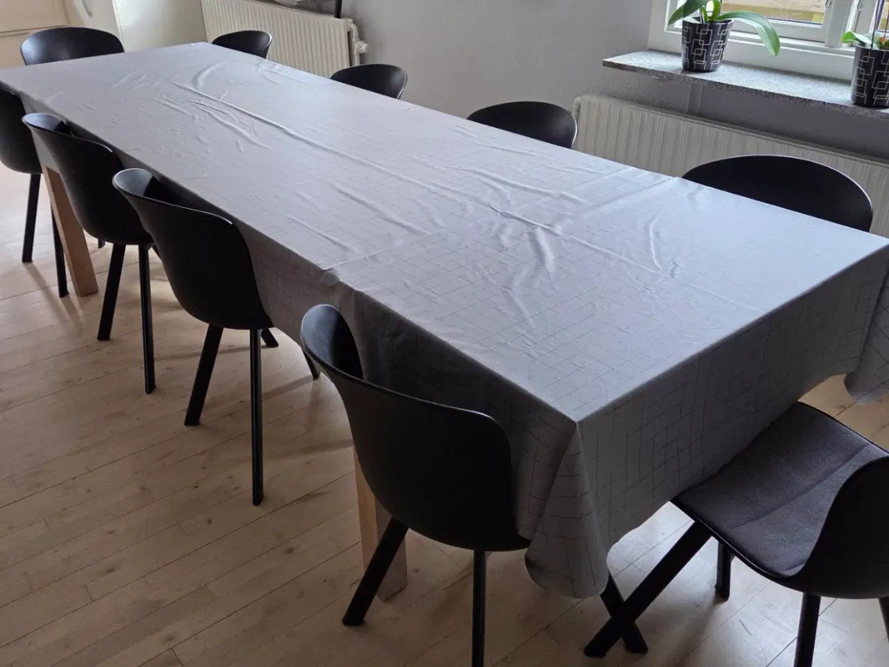 Billede 1 - Spisebordssæt - egetræs bord med 10 stk. spisebord