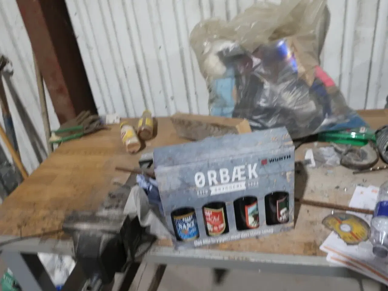Billede 3 - Arbejdsbord med skruestik, div. Værktøj m.m.
