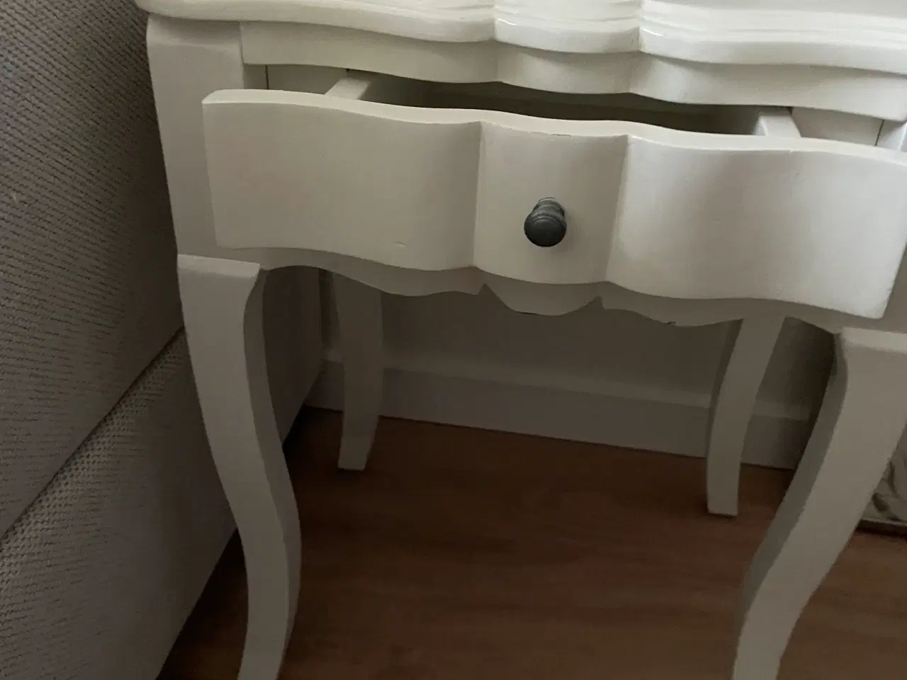 Billede 1 - Hvide sengeborde 